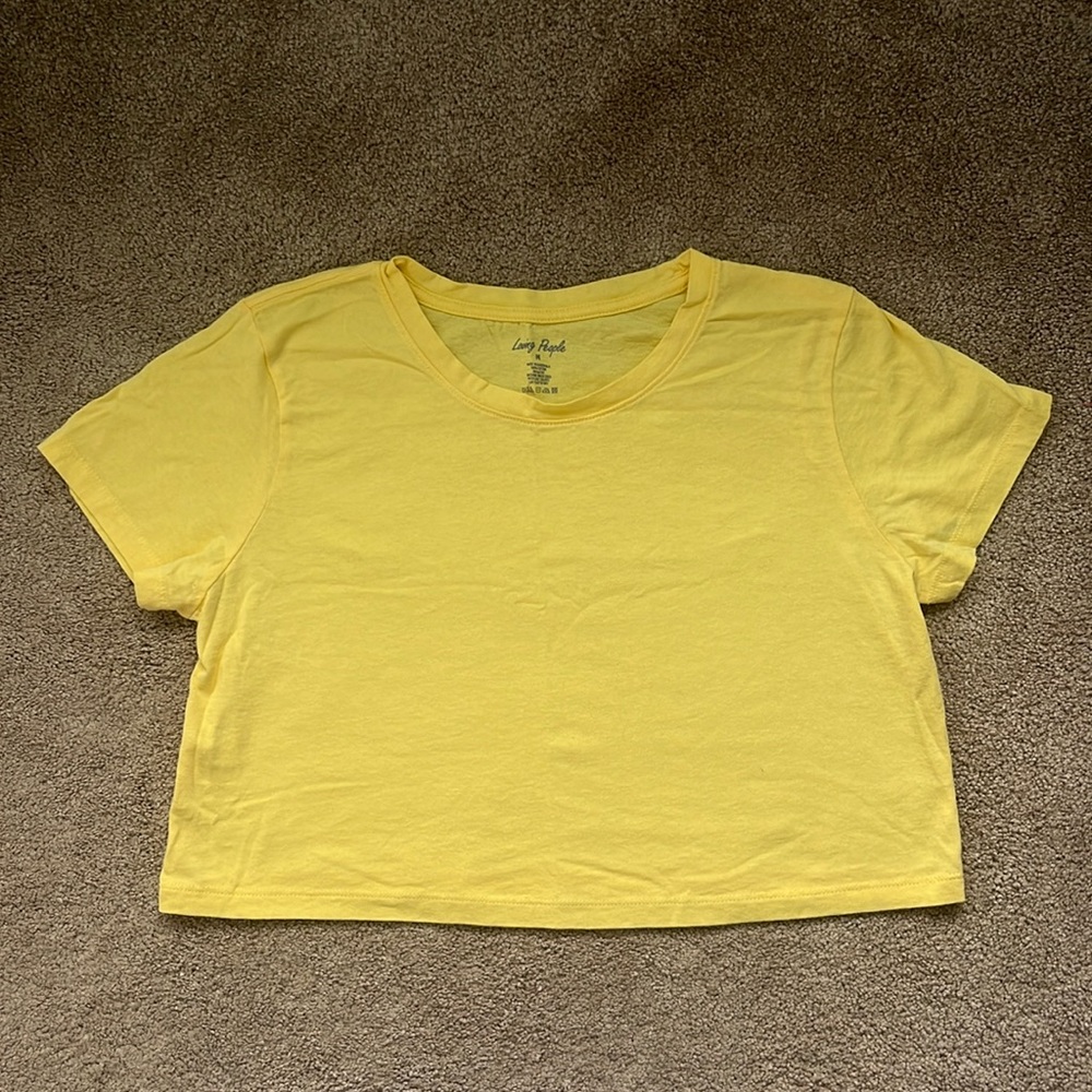 Yellow cropped tee